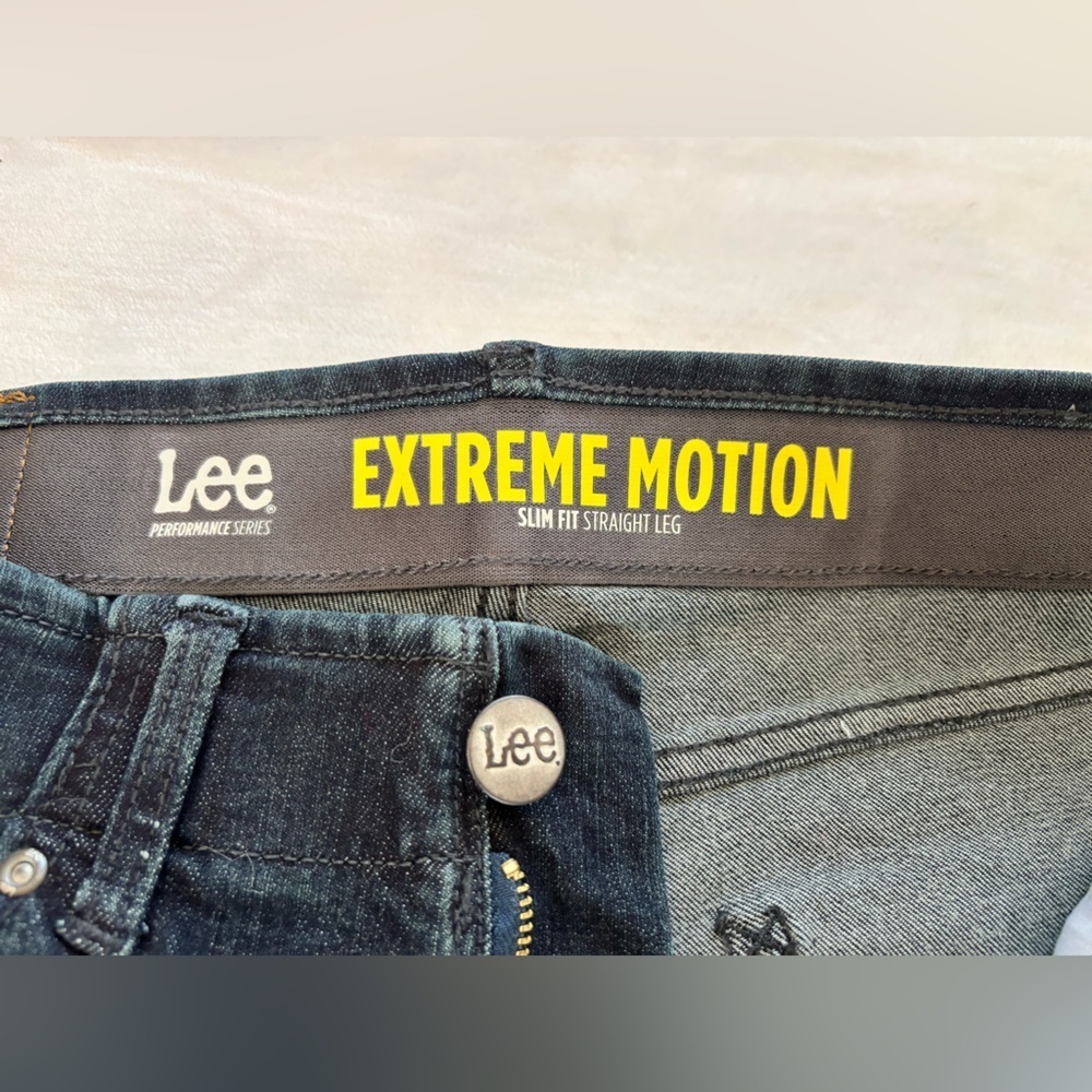 New Lee Men’s Extreme Motion Slim Fit Straight Leg Jeans 32x32 Dark Wash - Picture 16 of 16